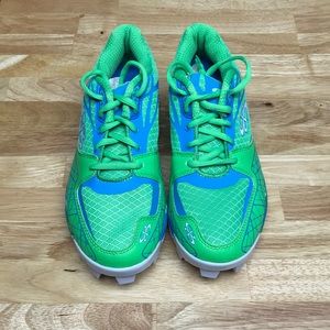 Brand new Mizuno softball cleats